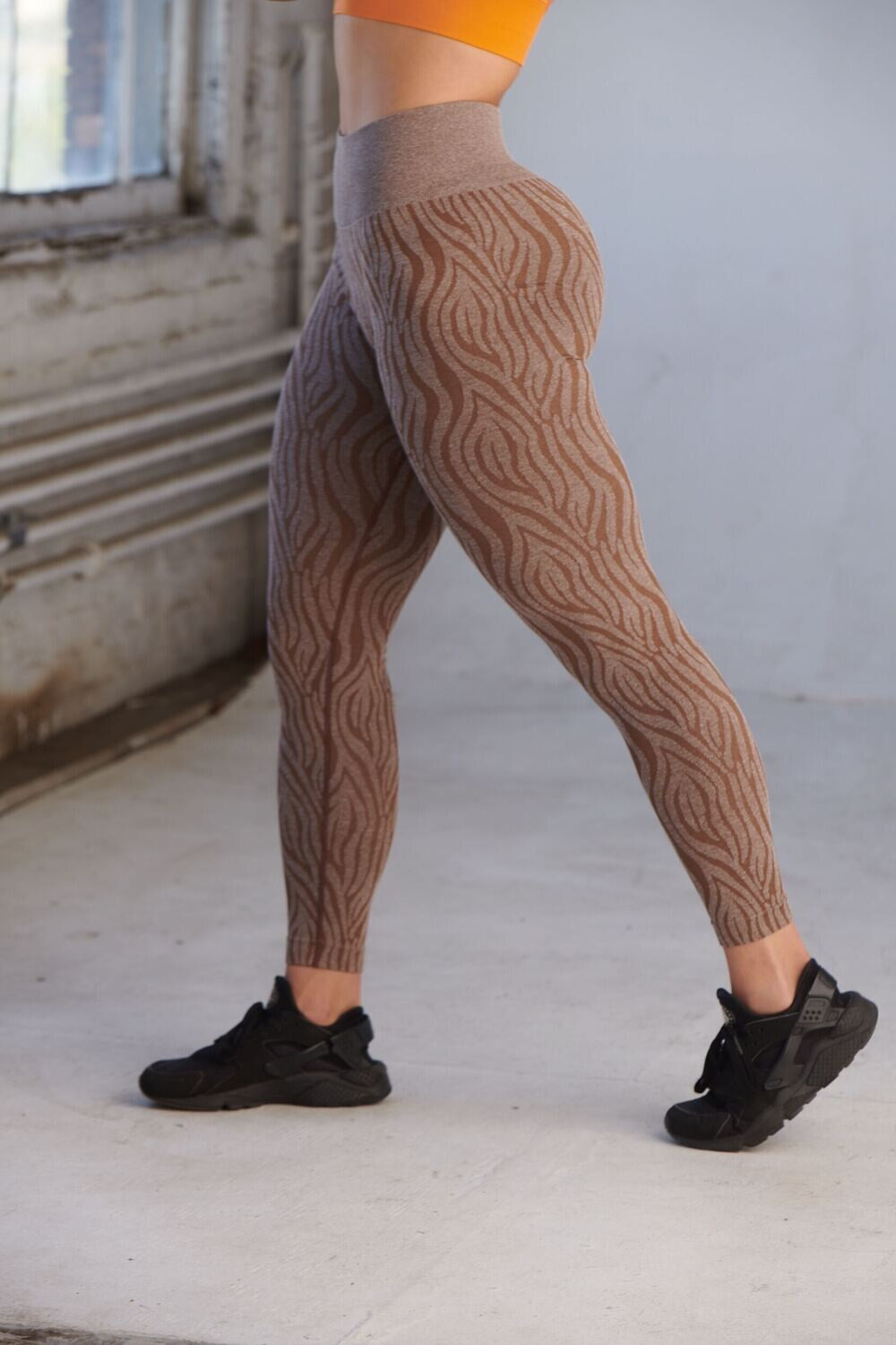 Zebra Seamless Leggings (Coffee)